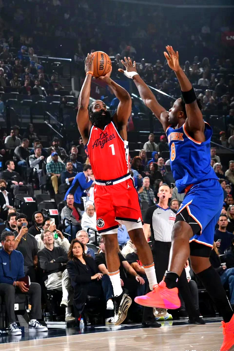 哈登迎来七赛季出色发挥，TES观众热烈欢呼！热度持续攀升