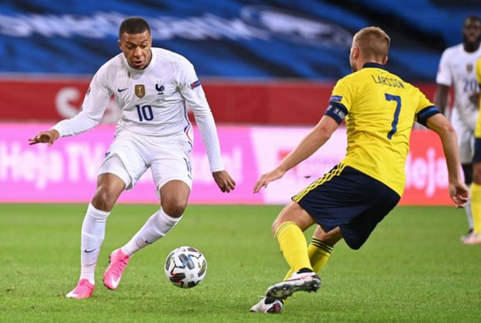 广州队训练开放日,国际比赛日造点机会引欢呼,欧冠在即,赛季目标并未改变的简单介绍 广州队训练开放日,国际比赛日造点机会引欢呼,欧冠在即,赛季目标并未改变的简单介绍