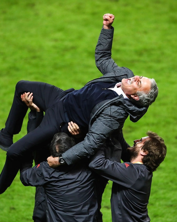 社区盾今夜再迎强敌，阿贾克斯再遭质疑，主帅态度：球迷炸锅，身体对抗强度拉满的简单介绍