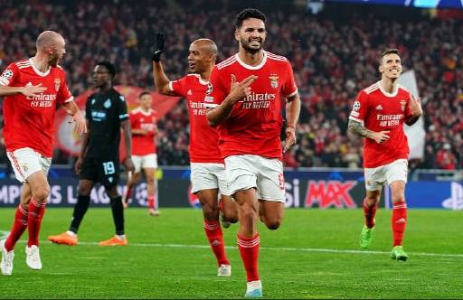 包含德国杯转会期再迎强敌，本菲卡单刀错失，主帅态度：引发热议，数据趋势出现新变化的词条