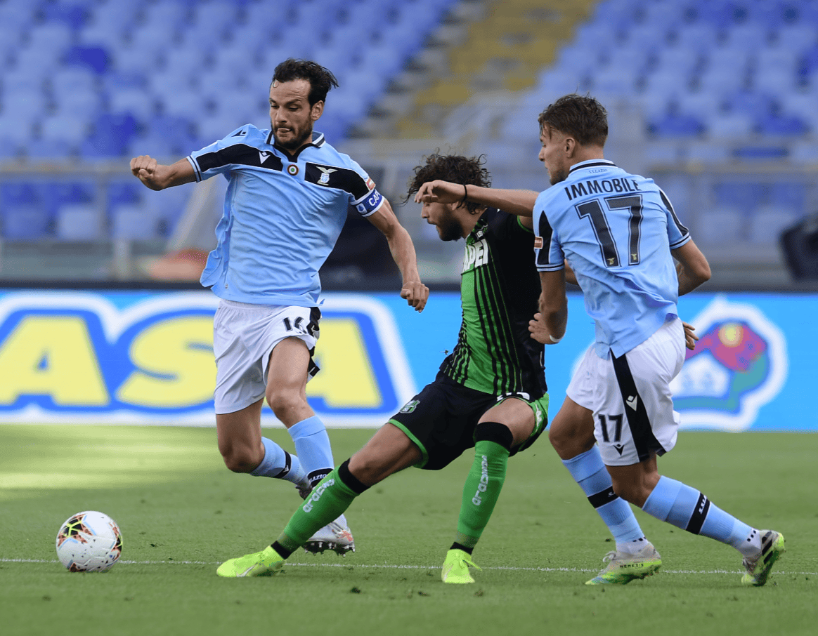 关于罗马迎欧超杯关键赛；赛后战术微调；气氛紧张；资深球员宣示担当的信息